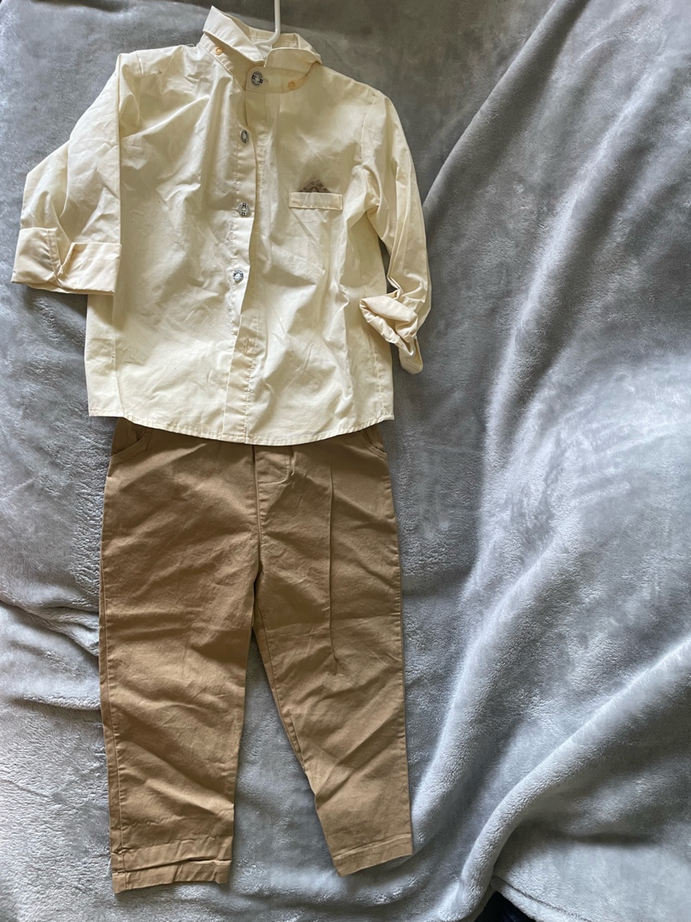 Kids Cream Button-Up Shirt (Size 4-5T)